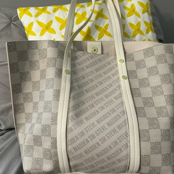 Steve Madden Cream Tote Bag with Quilted Design - Picture 6 of 8
